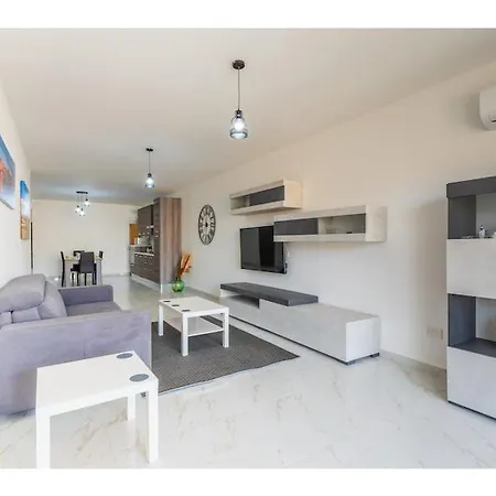 Lovely 2br Apt With Private Balcony In Marsalforn By 360 Estates * Żebbuġ
