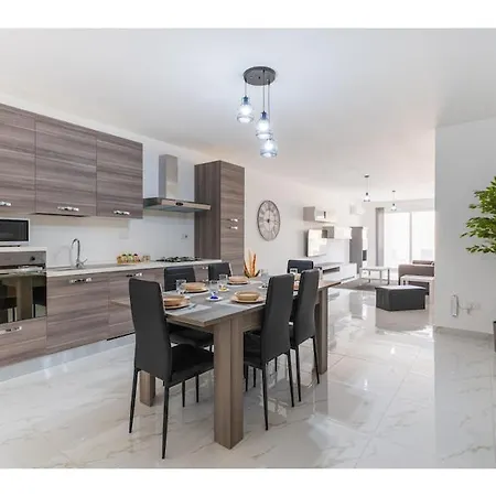Lovely 2br Apt With Private Balcony In Marsalforn By 360 Estates Żebbuġ