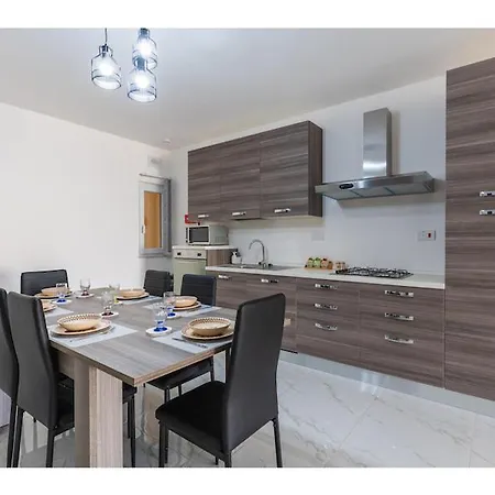 Lovely 2br Apt With Private Balcony In Marsalforn By 360 Estates アパート