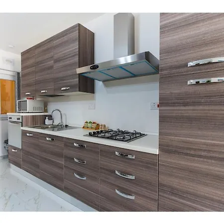 アパート Lovely 2br Apt With Private Balcony In Marsalforn By 360 Estates *