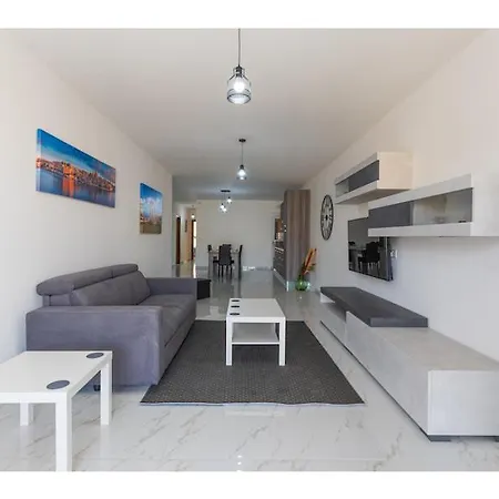 Lägenhet Lovely 2br Apt With Private Balcony In Marsalforn By 360 Estates