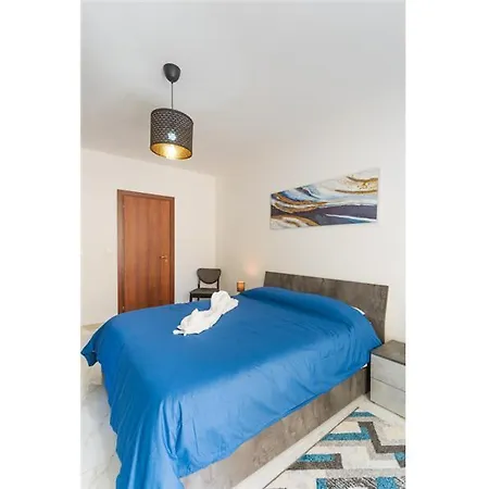 Διαμέρισμα Lovely 2br Apt With Private Balcony In Marsalforn By 360 Estates *