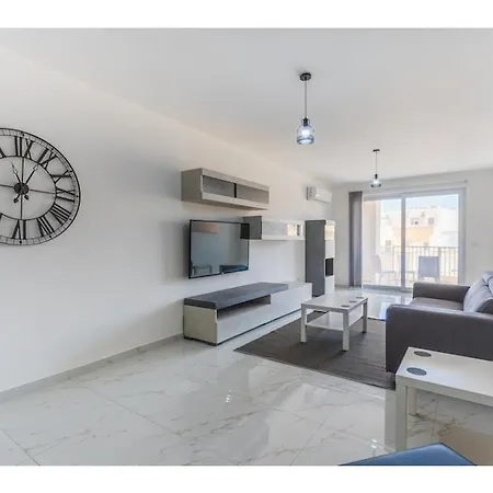 Lovely 2br Apt With Private Balcony In Marsalforn By 360 Estates *