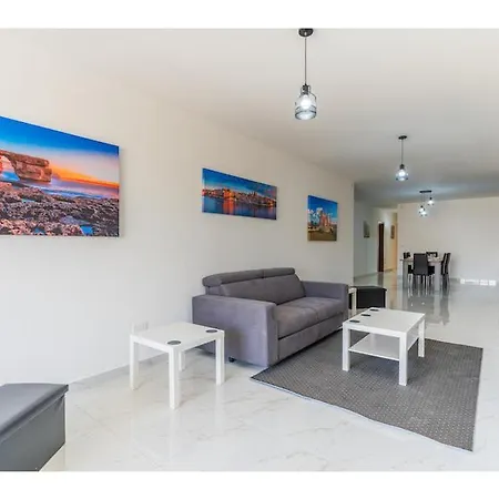 Lovely 2br Apt With Private Balcony In Marsalforn By 360 Estates Διαμέρισμα